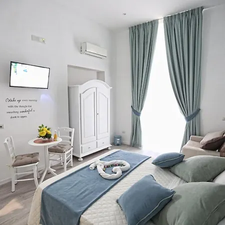 Bed & Breakfast Maison Nilo 15 *